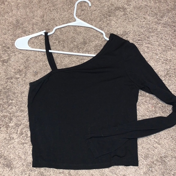 black one sleeve top